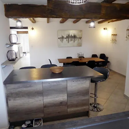 Adal-berht Apartment *