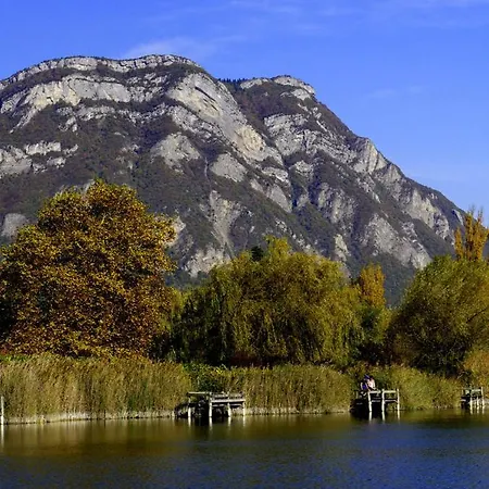 Апартаменты Adal-berht Saint-Maximin (Isere)